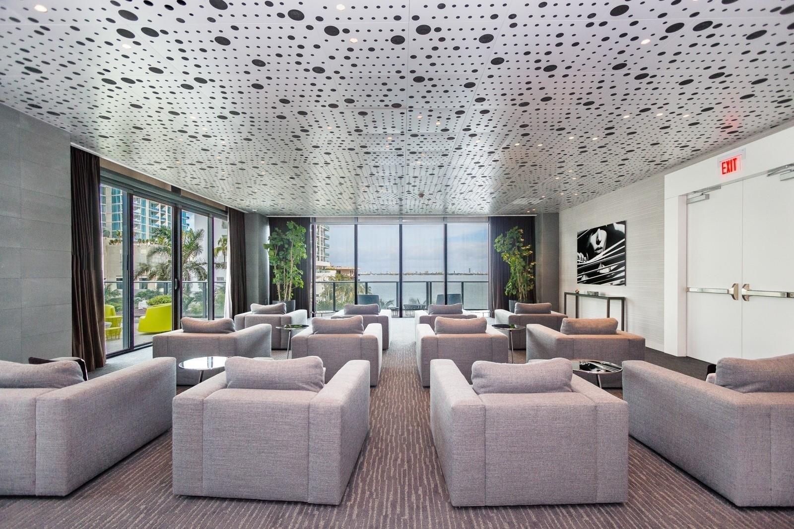 Building Photo - 460 NE 28th St