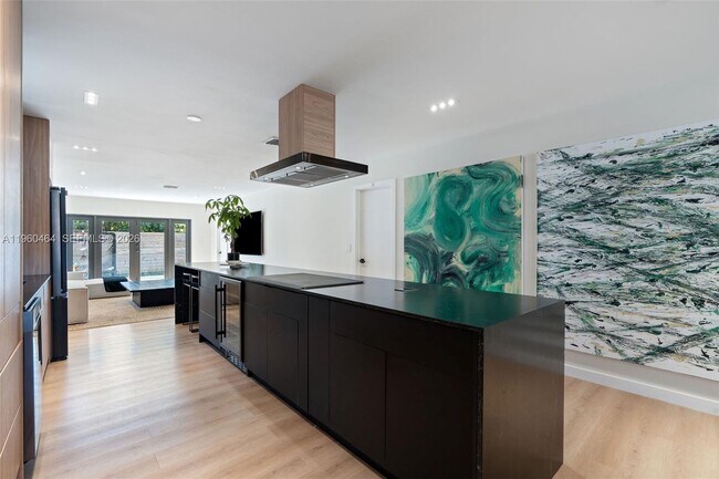 Building Photo - 6246 SW 10th St