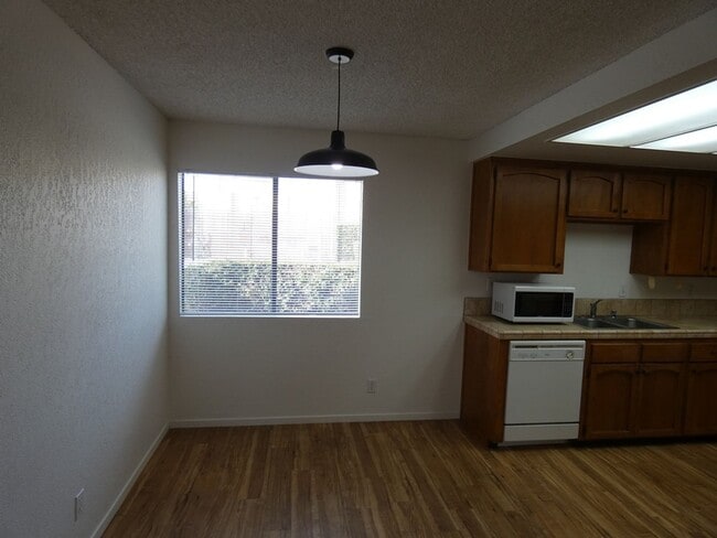 Building Photo - Townhouse in South Santa Maria with 1 car ...