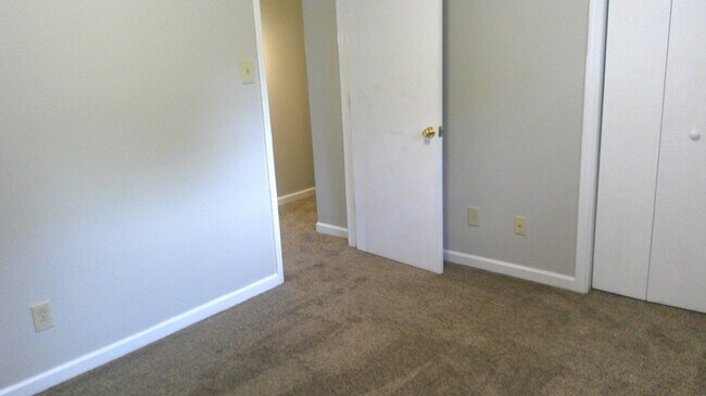Building Photo - 406 Spring Station Cir