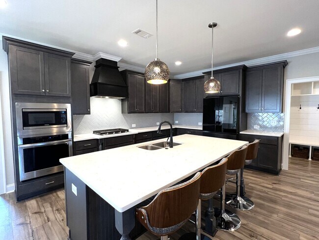 Building Photo - Available July 1, 2026!