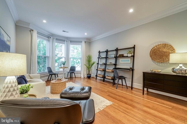 Building Photo - 910 Powhatan St