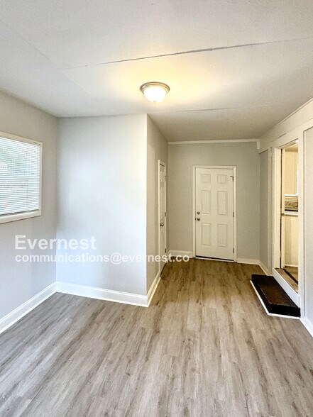 Building Photo - 8802 Homewood Dr