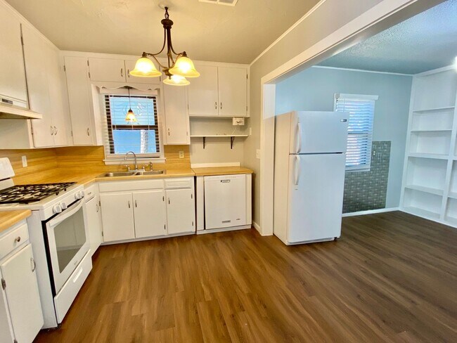 Building Photo - Cute 3 bed 2 bath in the hear of Edmond!!