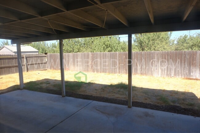 Building Photo - 15290 Sunset Dr