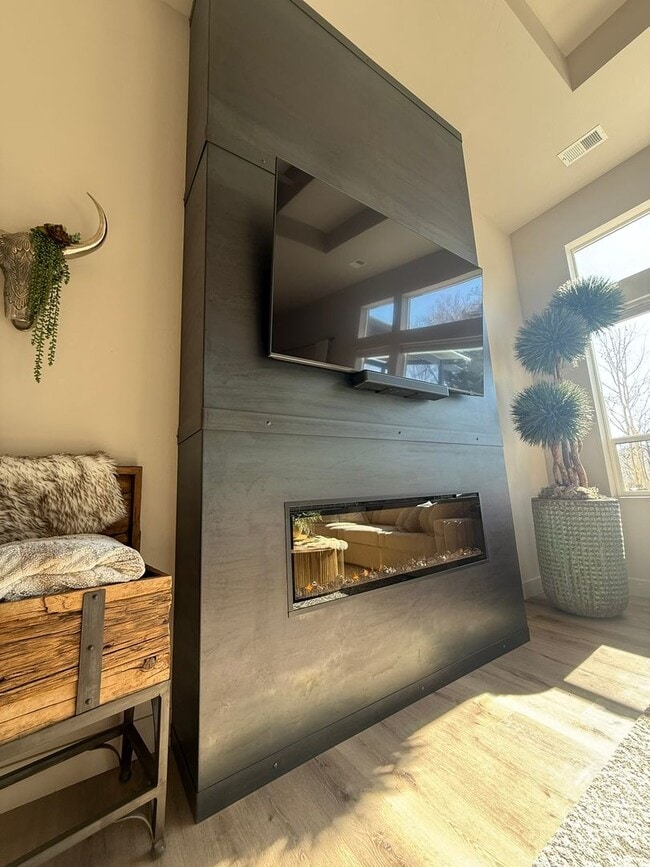 Building Photo - Your Private Oasis Awaits: Spacious 4BR Home with Premium Amenities