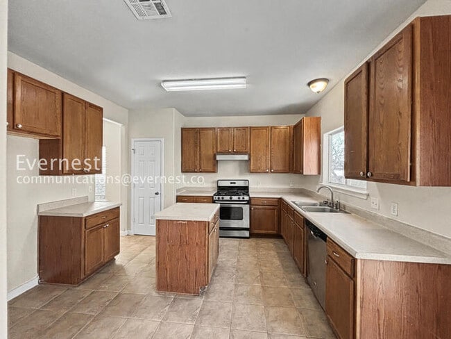 Building Photo - Charming 4-Bedroom Haven with Fireplace and Serene Outdoor Living / Pet-Friendly / Available Now!