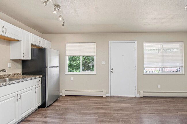 Building Photo - Remodeled and Old Colorado City under $1k