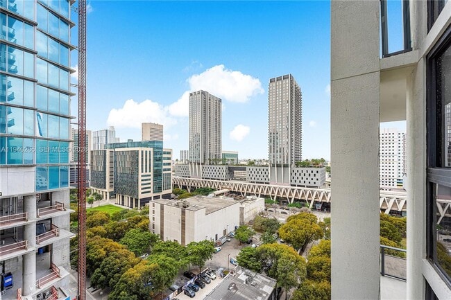 Building Photo - 11 NE 6th St