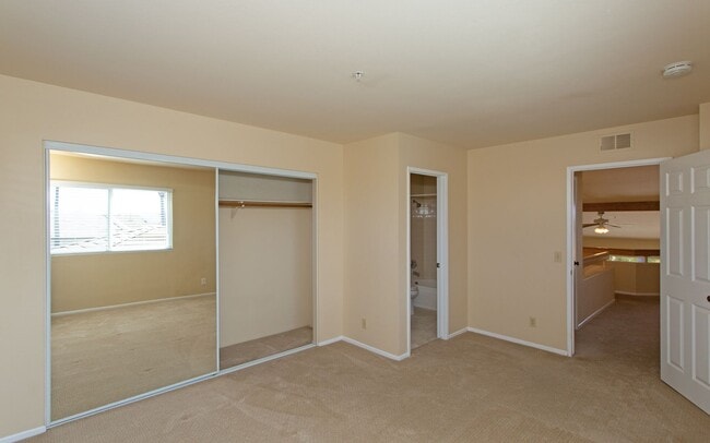 Building Photo - Gorgeous Townhome in Laguna Del Mar Community!