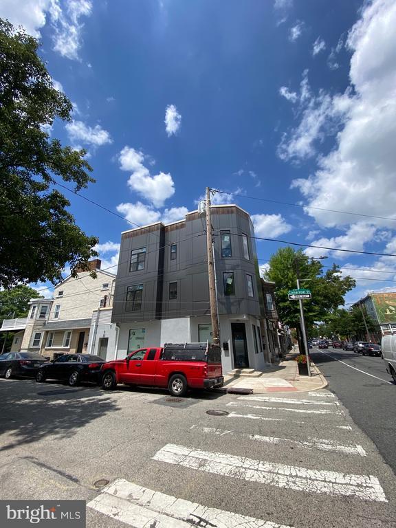 Building Photo - 6100 Ridge Ave