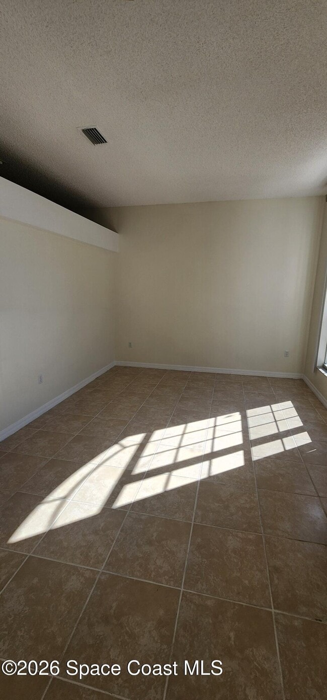 Building Photo - 1807 Edith St NE