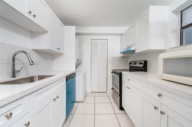 Building Photo - 13870 SW 62nd St