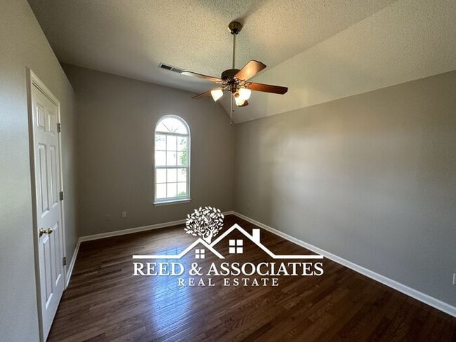 Building Photo - Nice 3 Bedroom in Collierville!
