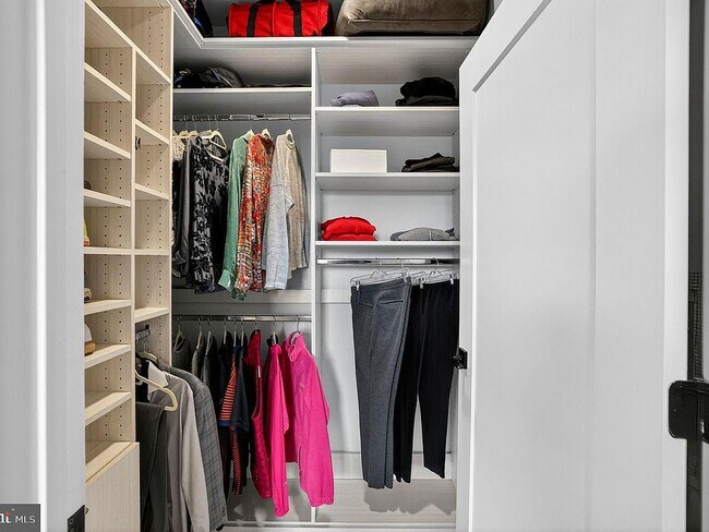 Building Photo - 900 11th St SE