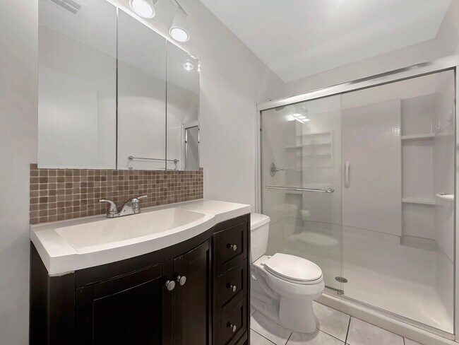 Building Photo - Charming 1BD/1BA Condo in Mission Valley W...
