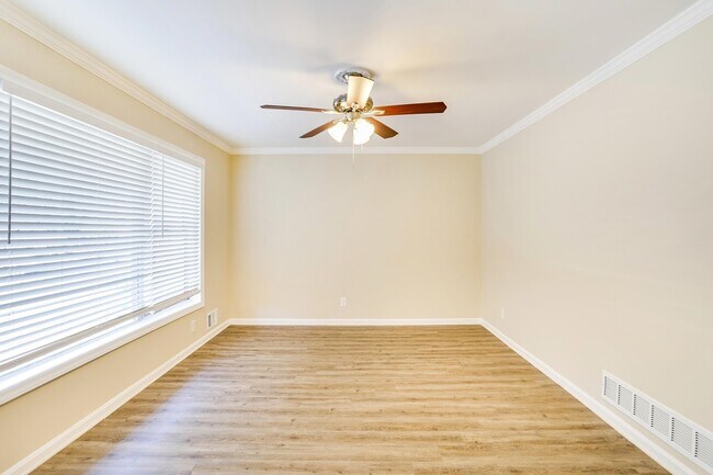 Building Photo - 2572 Glenrock Dr