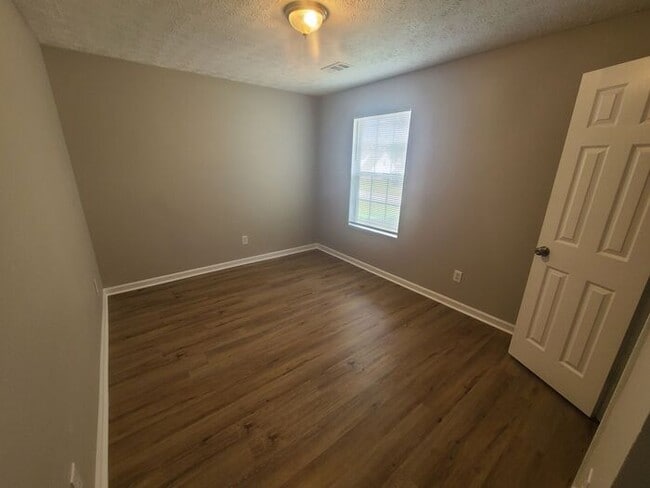 Building Photo - Gorgeous 3BR 2.5BA Home w/ Renovated Kitchen • Fenced Backyard• Garage Parking in Jonesboro