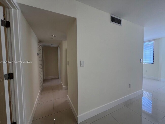 Building Photo - 8205 SW 152nd Ave