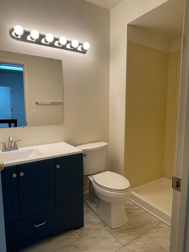 Building Photo - Beautiful Two-Story Home in Cul-de-sac