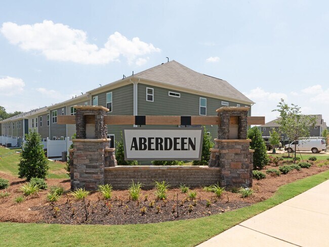 Building Photo - Like New Townhome in North Charlotte.