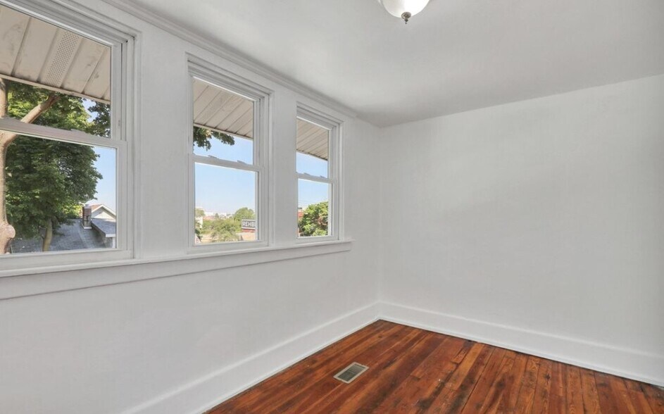 Building Photo - 1404 Linval St
