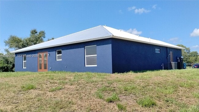 Building Photo - 225 S Fronda St