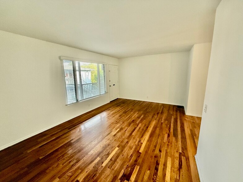 Building Photo - 4900 Woodman Ave