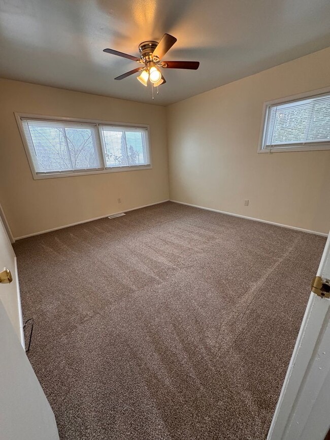 Building Photo - 3962 Lake Rd