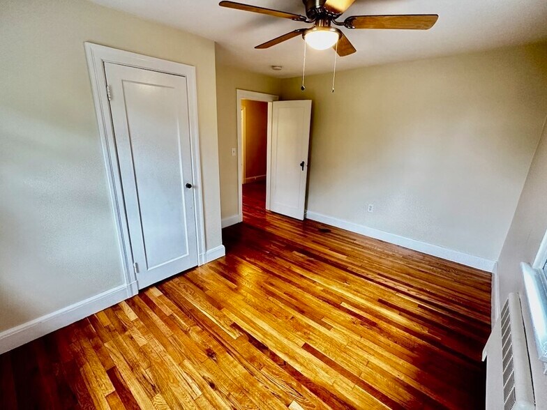 Building Photo - 27 Heath St