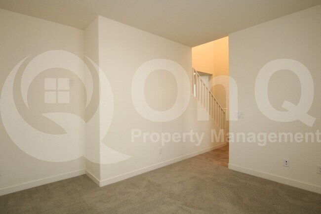 Building Photo - 943 E Danbury Dr