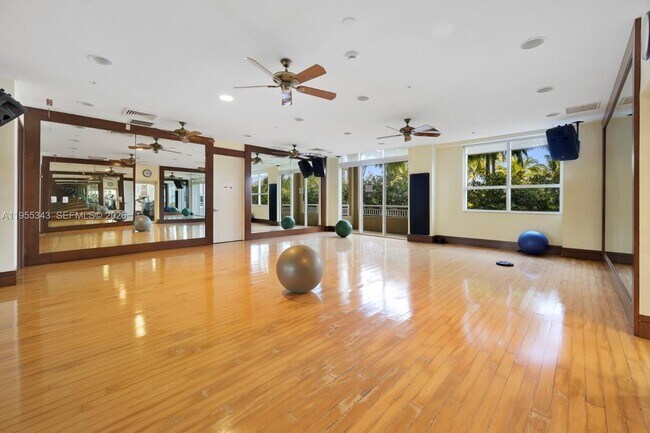 Building Photo - 19501 W Country Club Dr