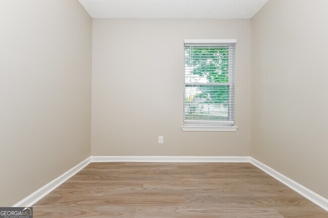 Building Photo - 35 Pinecone Ct