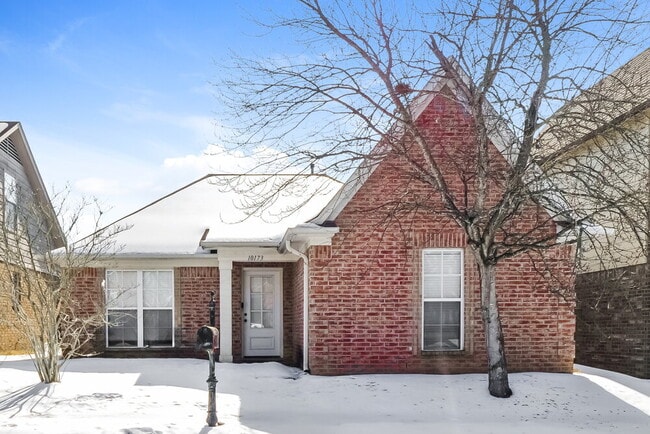 Building Photo - 10173 Evening Hill Dr