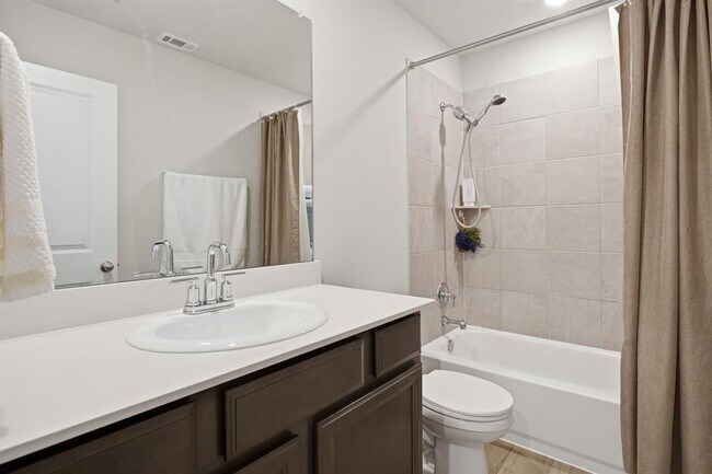 Building Photo - 514 Sun Grv Trl
