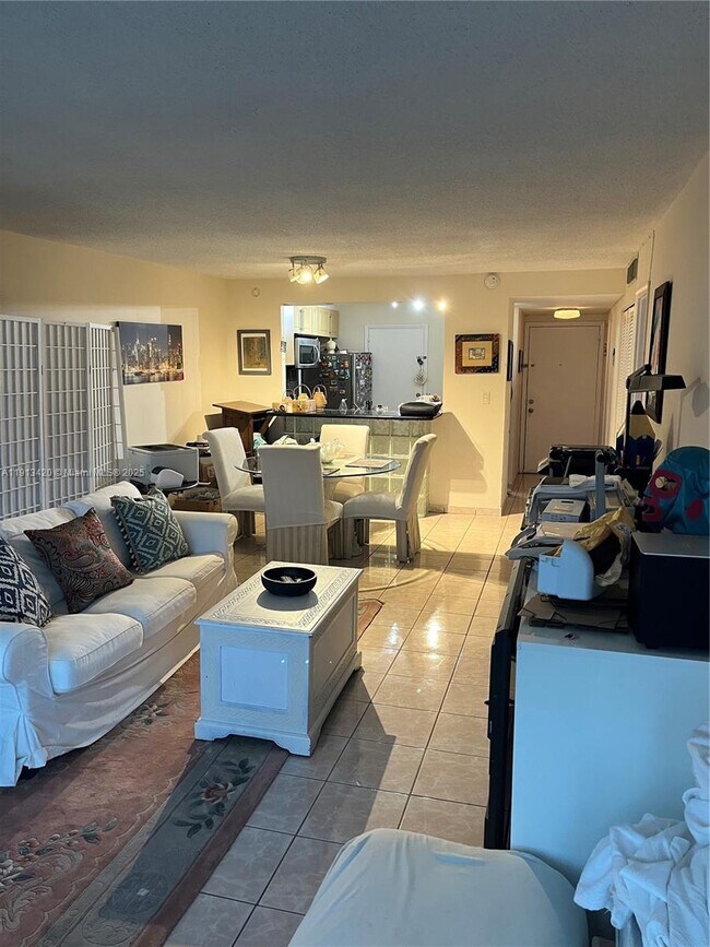 Building Photo - 8233 Harding Ave