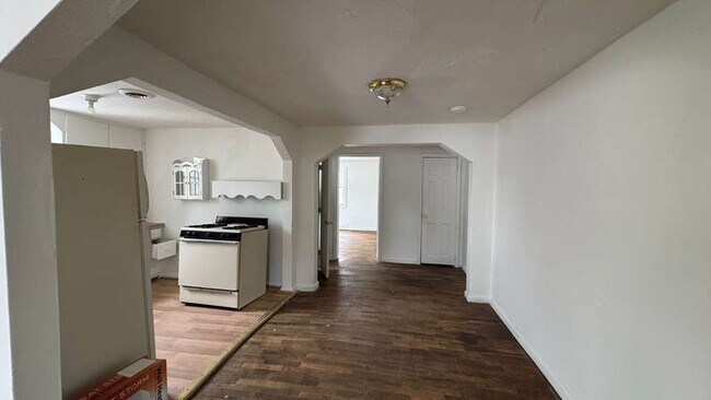 Building Photo - 517 1/2 w 2nd