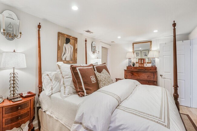 Building Photo - Amazing Adams Morgan Two-Level Condo| Parking included!