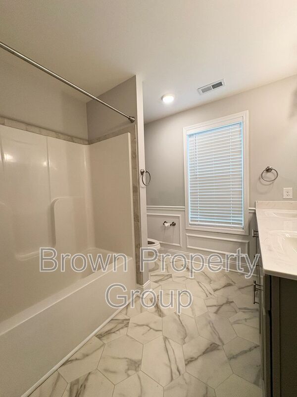 Building Photo - 179 Stafford Ave
