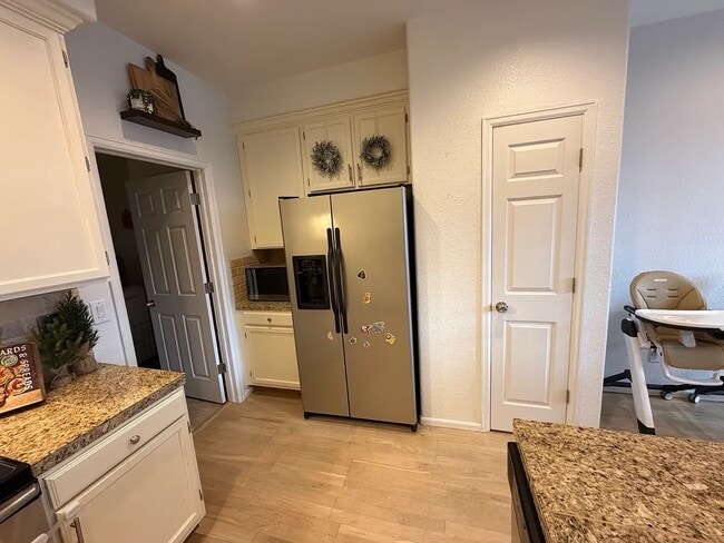 Building Photo - 9804 Grove St