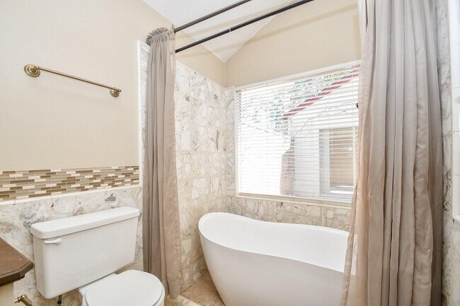 Building Photo - 15203 Carols Way Dr