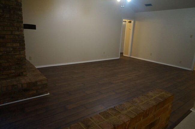 Building Photo - 114 Napoleon Dr