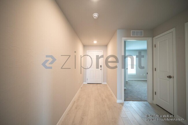 Building Photo - 2830 NW 18th Pl