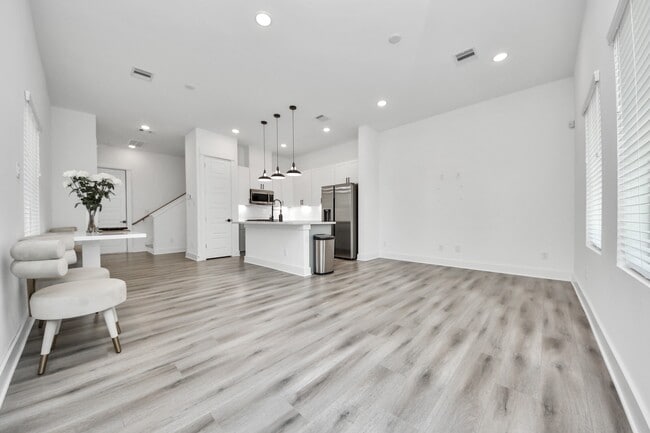 Building Photo - 318 Neyland St