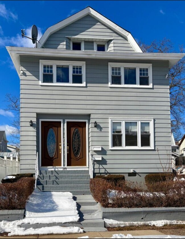 Building Photo - 119 Bremond St