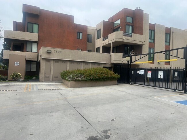 Primary Photo - Spacious 2 Bedroom, 2 Bathroom, Canoga Par...