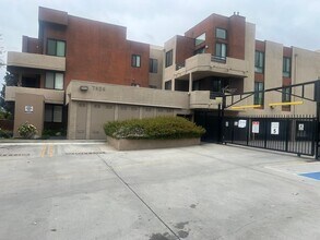 Building Photo - Spacious 2 Bedroom, 2 Bathroom, Canoga Par...