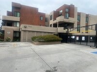 Building Photo - Spacious 2 Bedroom, 2 Bathroom, Canoga Par...
