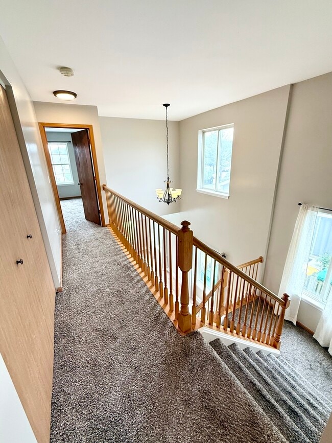 Building Photo - 388 Richmond Dr