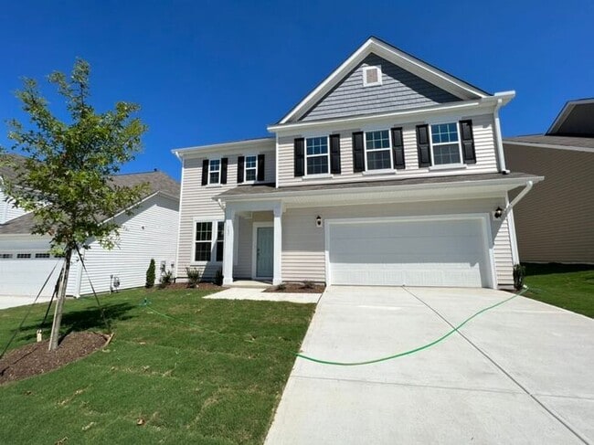 Building Photo - LIKE NEW 4 Bedroom Home w/ Ground Floor Be...